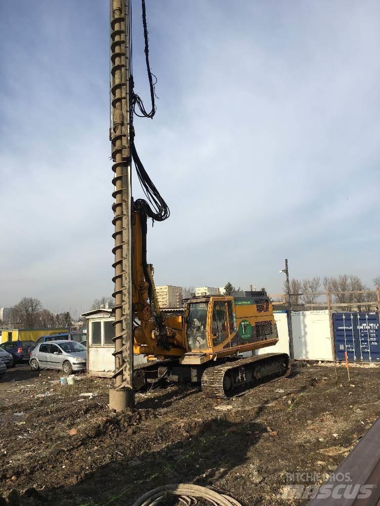 Bauer RTG 16 T Vibratory pile drivers