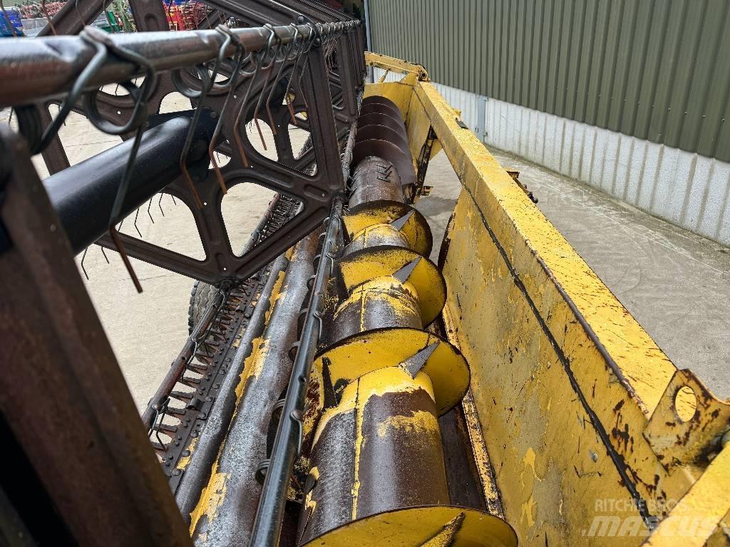 New Holland TX 67 Combine harvesters