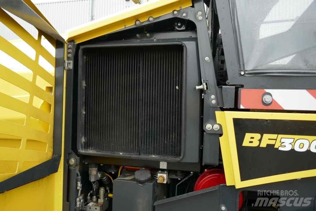 Bomag BF 300 C-2 Small asphalt machines