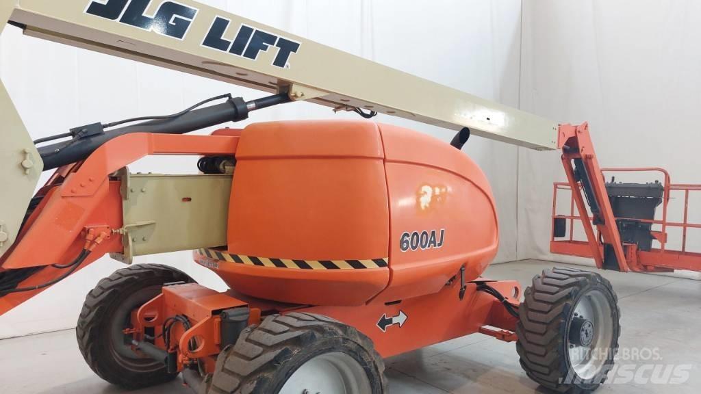 JLG 600 AJ Articulated boom lifts