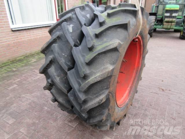Taurus 16.9/34 Tyres, wheels and rims