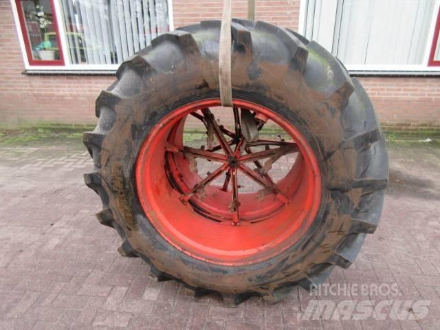 Taurus 16.9/34 Tyres, wheels and rims