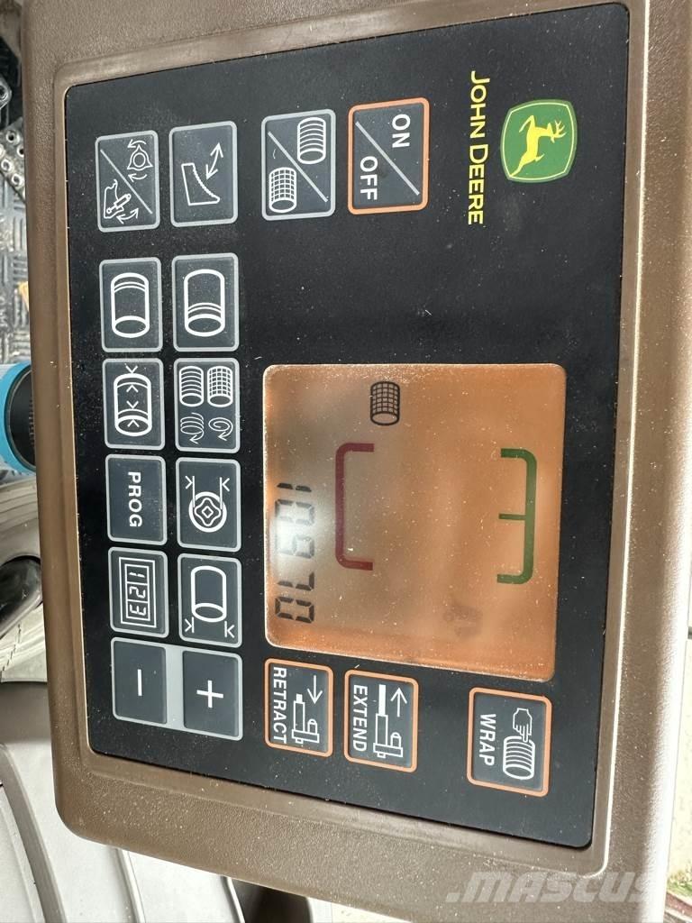 John Deere V461M Round balers