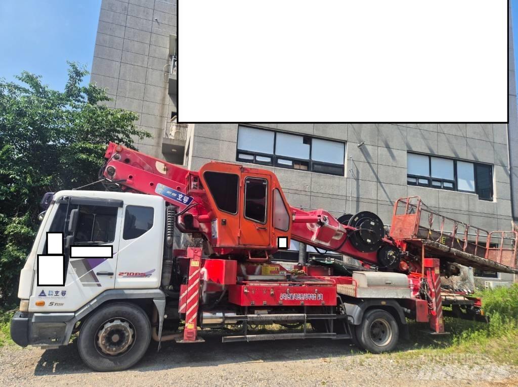 Horyong SKY450 Truck mounted platforms
