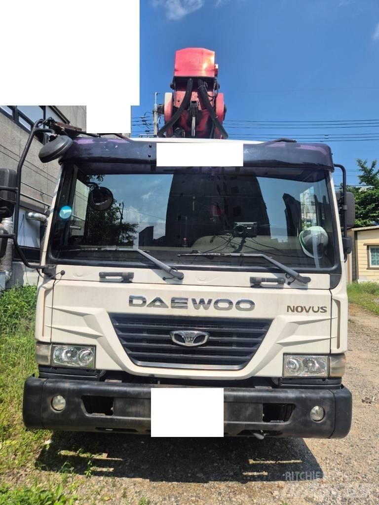 Horyong SKY450 Truck mounted platforms