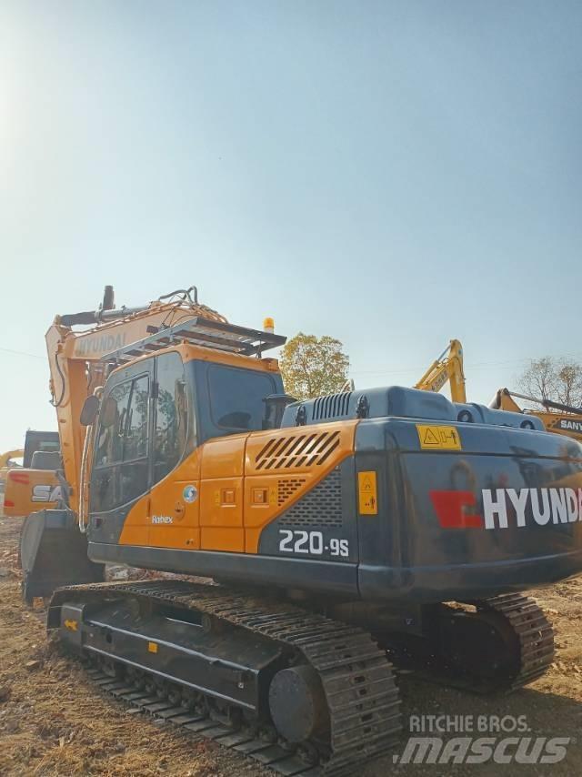Hyundai R220-9 Crawler excavators