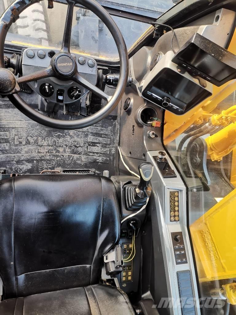 Hyundai R210W-9 Wheeled excavators