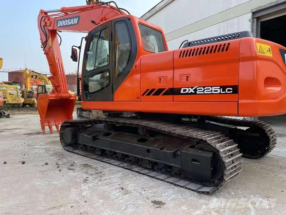 Doosan DX 225 Crawler excavators