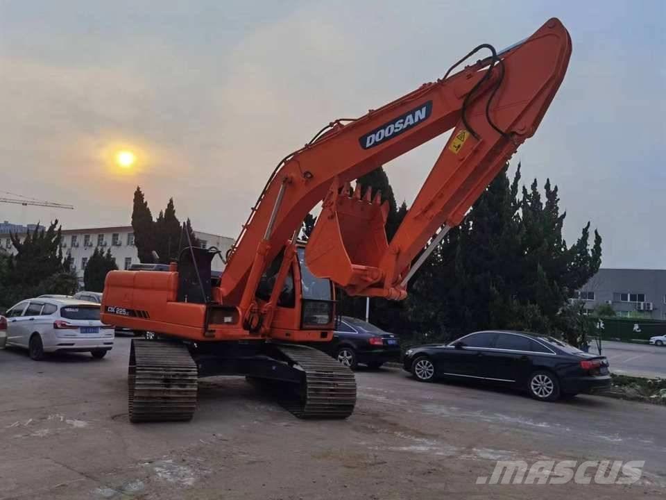Doosan DX 225 Crawler excavators