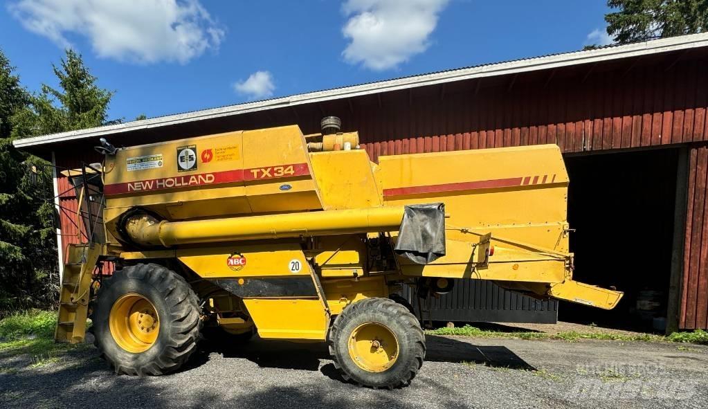 New Holland TX 34 Combine harvesters