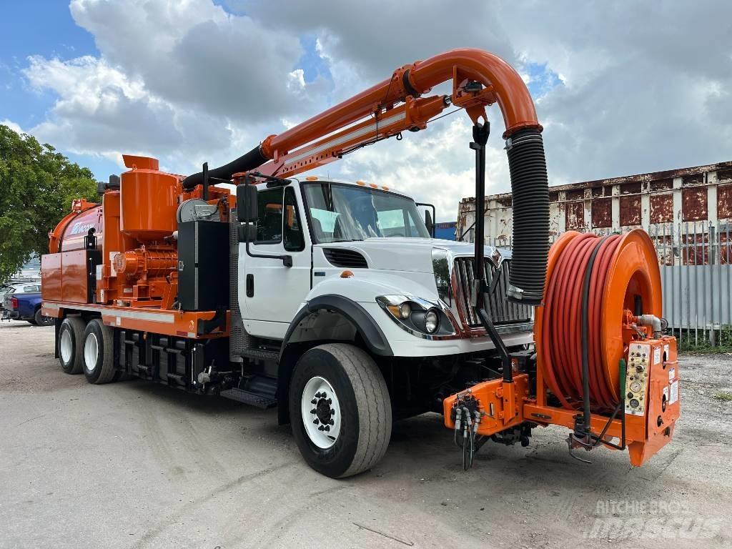 International 7400 Commercial vehicle