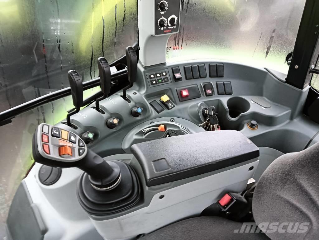 CLAAS Arion 440 Tractors