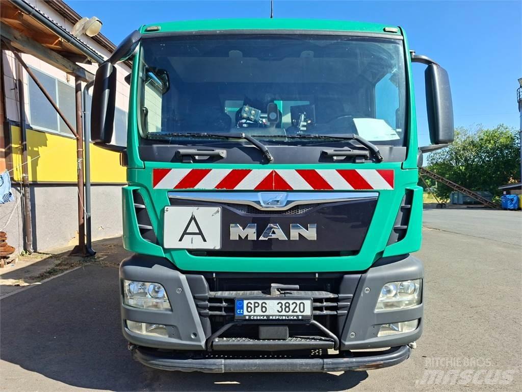MAN TGM 26.320 6X4 Chassis Cab trucks
