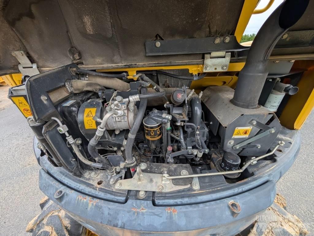 Komatsu PW 98 MR-8 Wheeled excavators