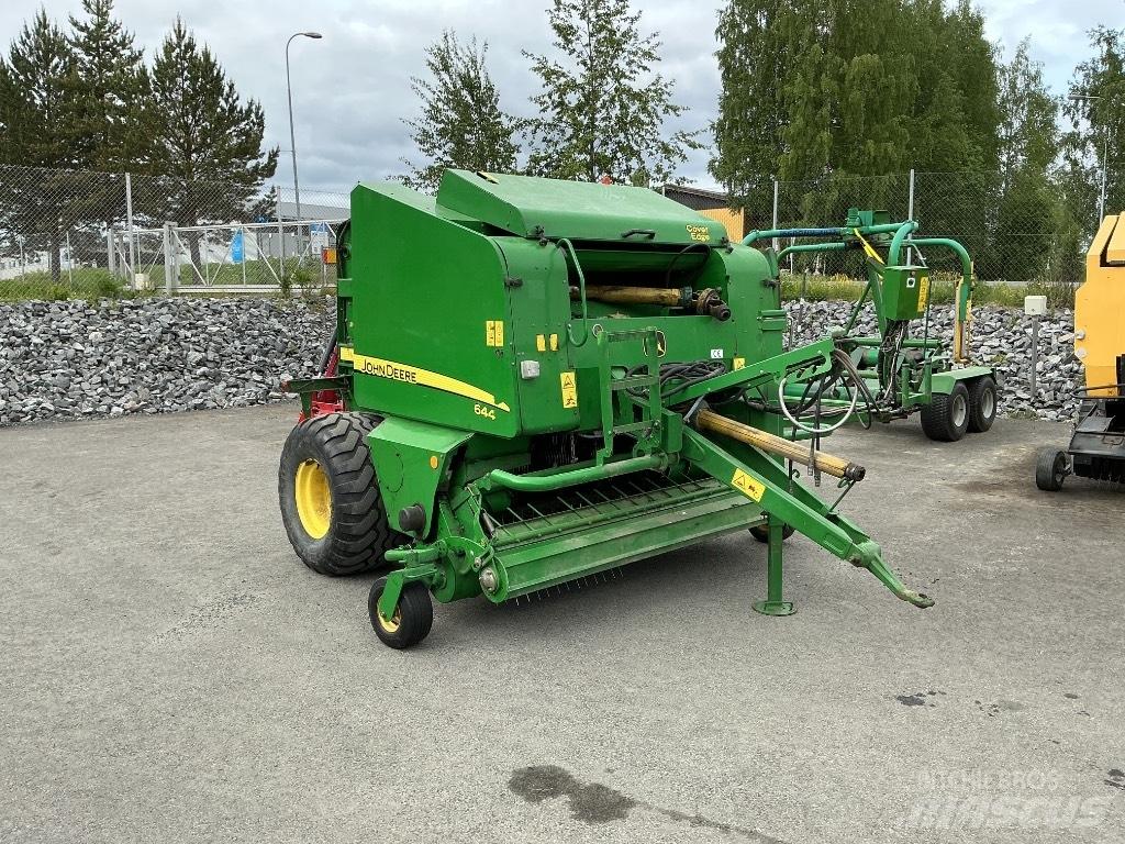 John Deere 644 Round balers