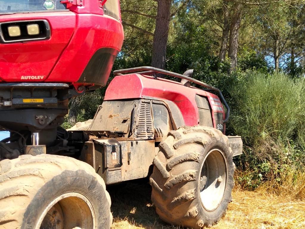 Komatsu 931 Harvesters