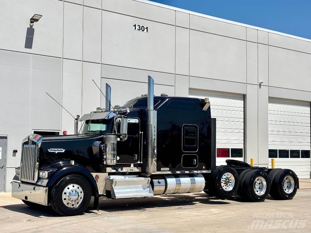 Kenworth W 900 Prime Movers