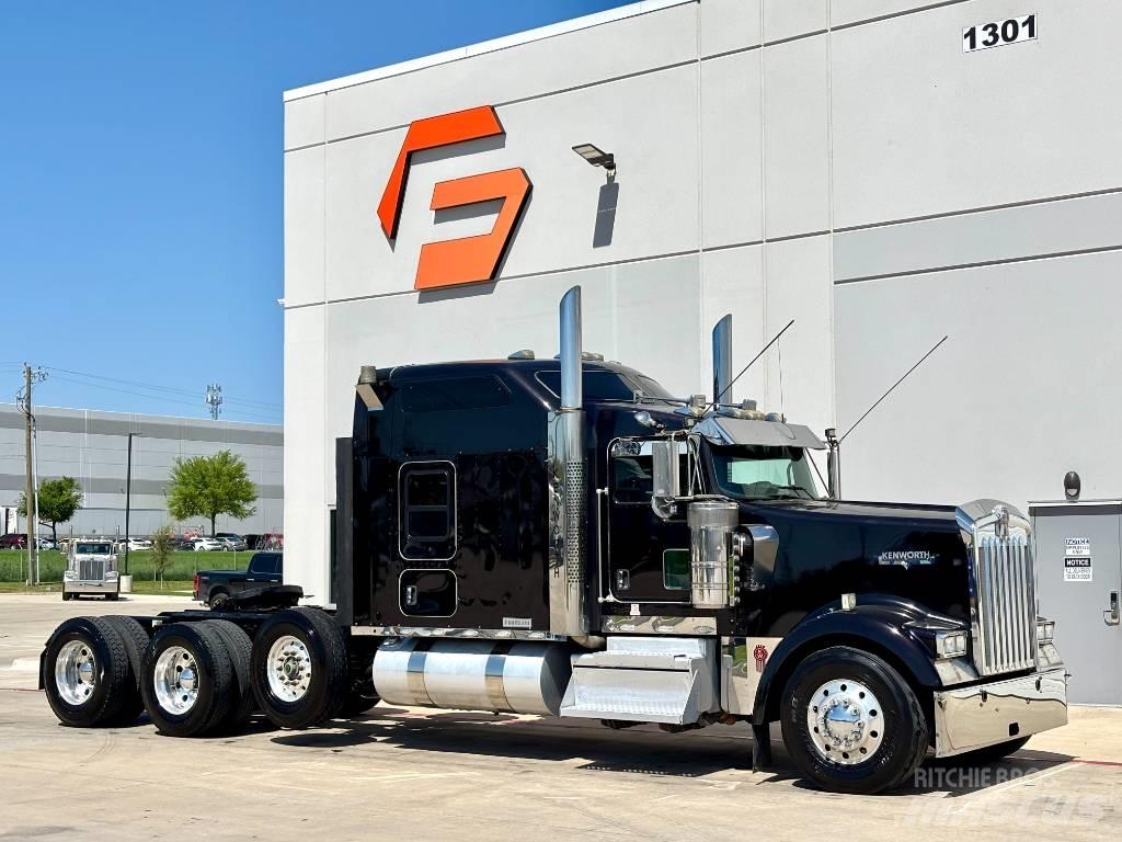 Kenworth W 900 Prime Movers