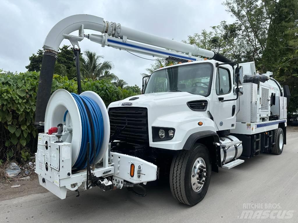 Freightliner 114 SD Commercial vehicle