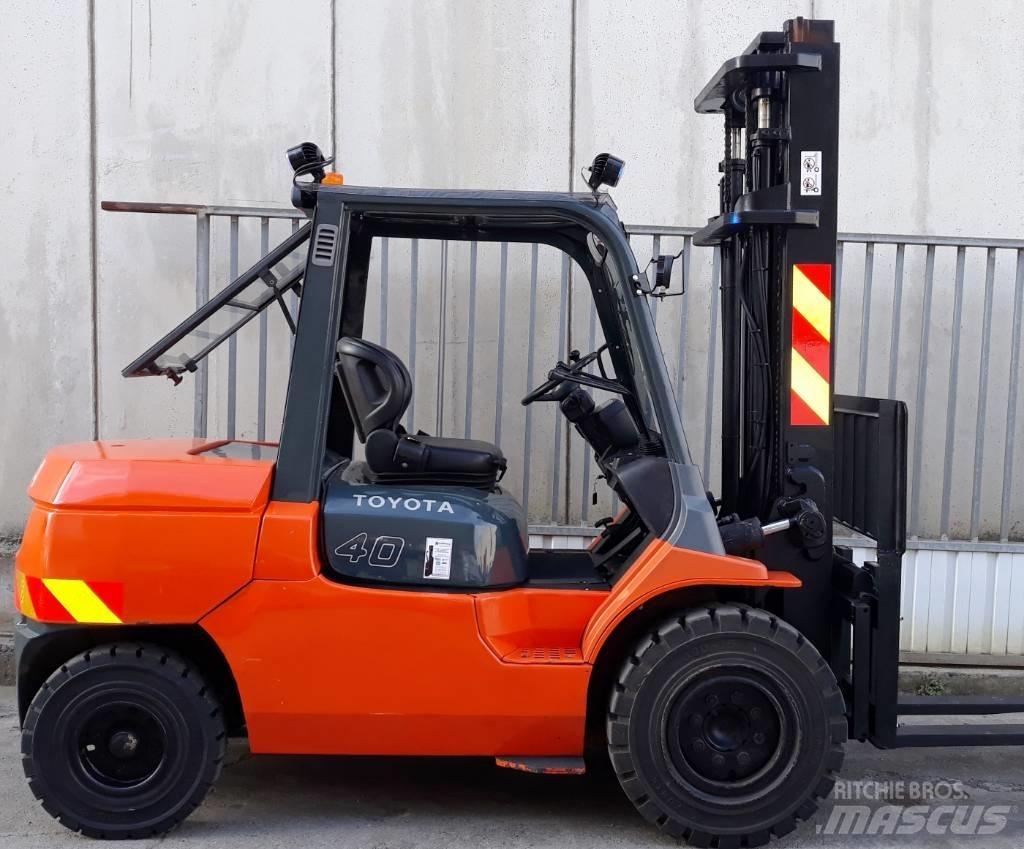 Toyota 7 FD 40 Diesel trucks