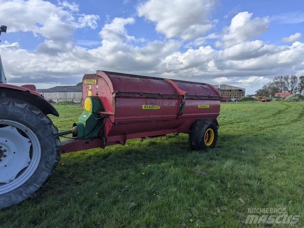 Marshall 105 Manure spreaders
