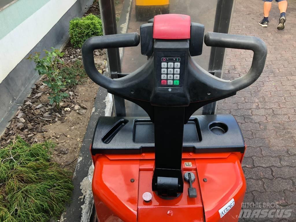 BT S10 V-3267 Hand pallet stackers