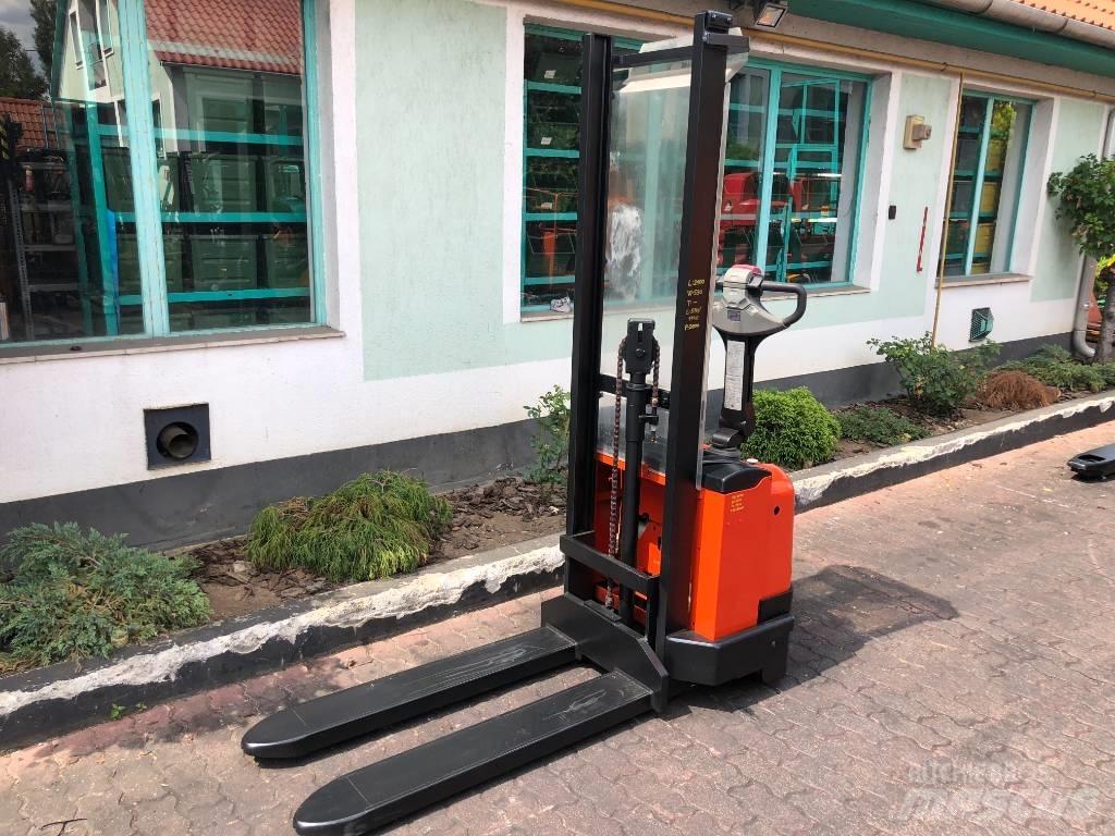 BT S10 V-3267 Hand pallet stackers