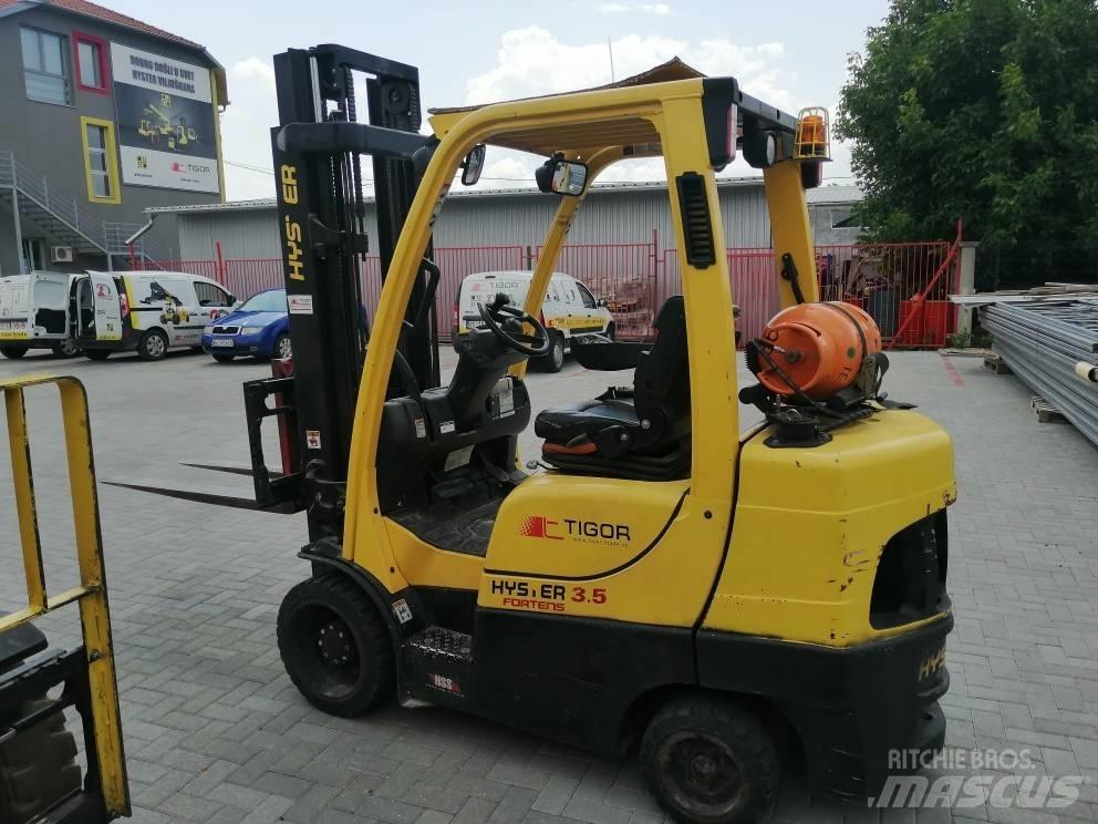 Hyster S 35 FT LPG trucks