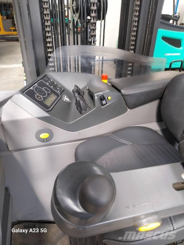 Mitsubishi RBM25N3 Reach truck