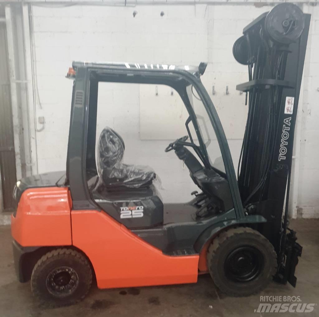 Toyota 52-8 FD 25 Diesel trucks