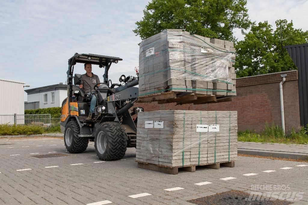 GiANT G2700 Xtra HD Skid steer loaders