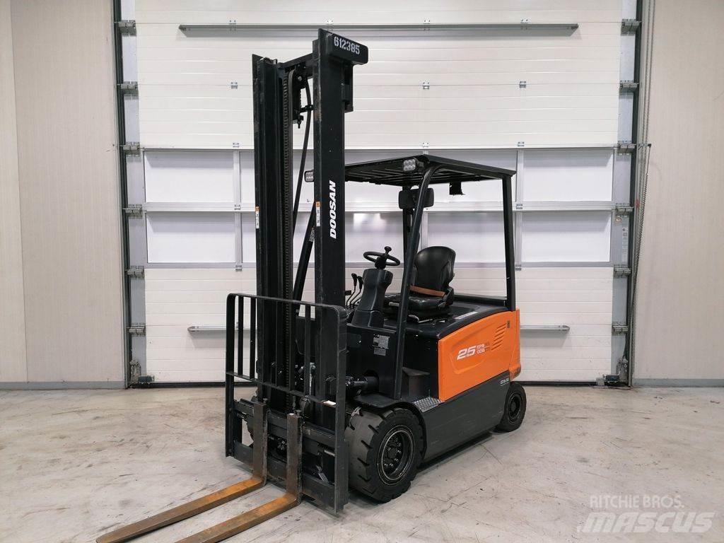 Doosan B25X-7 Electric forklift trucks