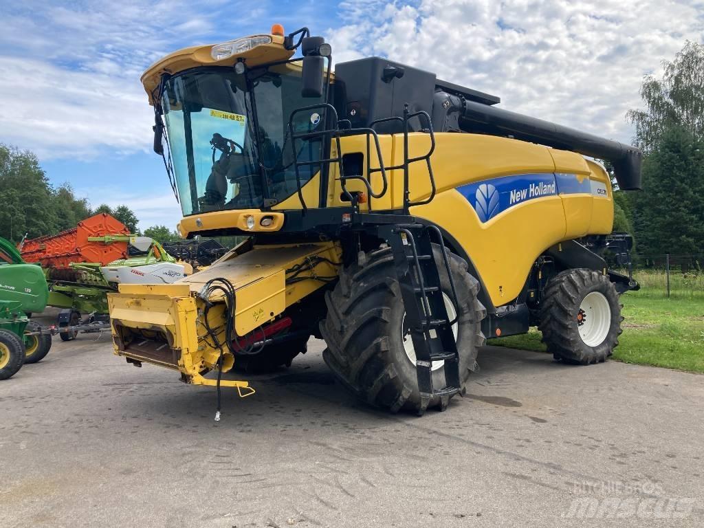 New Holland CX 8070 Combine harvesters