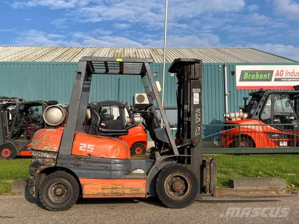 Toyota 42-6FGF25 LPG trucks