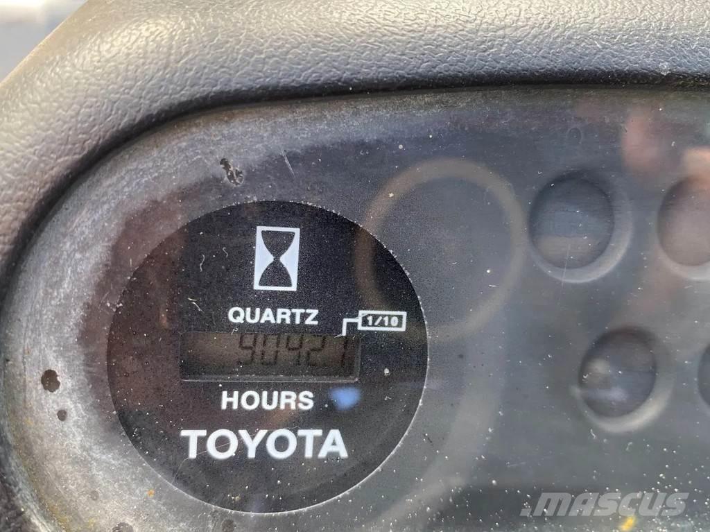 Toyota 42-6FGF25 LPG trucks