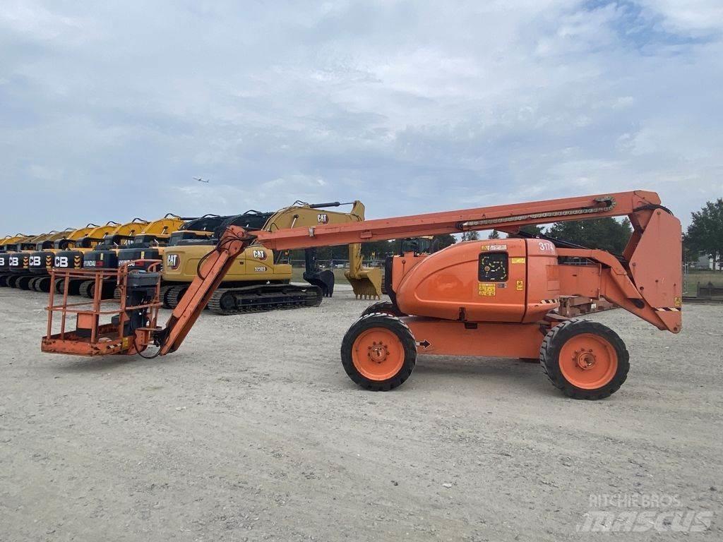 JLG 600AJ Articulated boom lifts