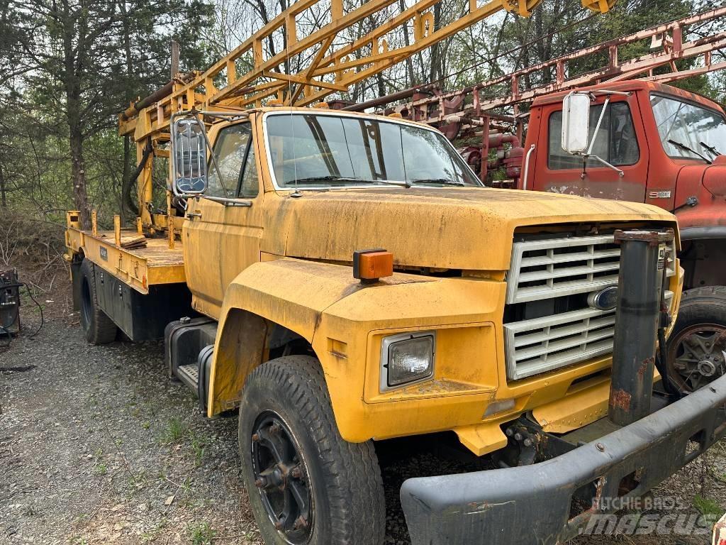 Ford F 700 Flatbed / Dropside trucks