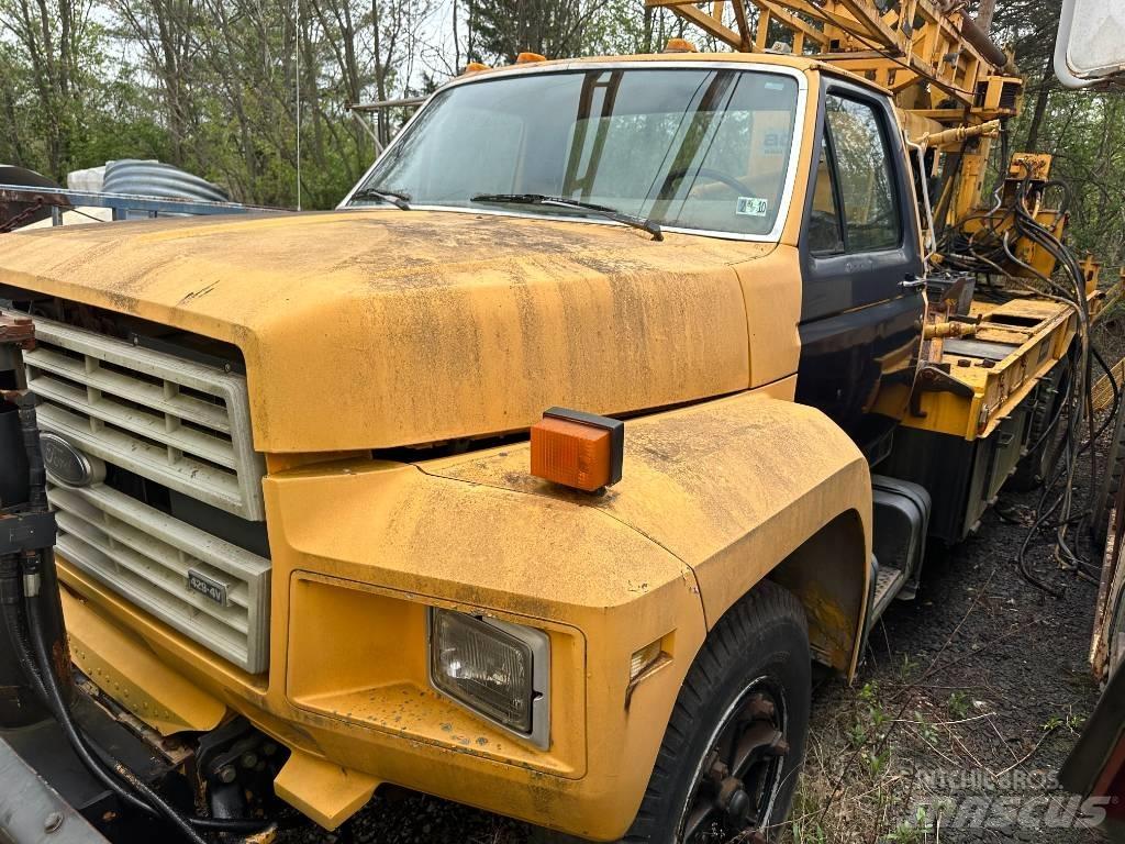 Ford F 700 Flatbed / Dropside trucks