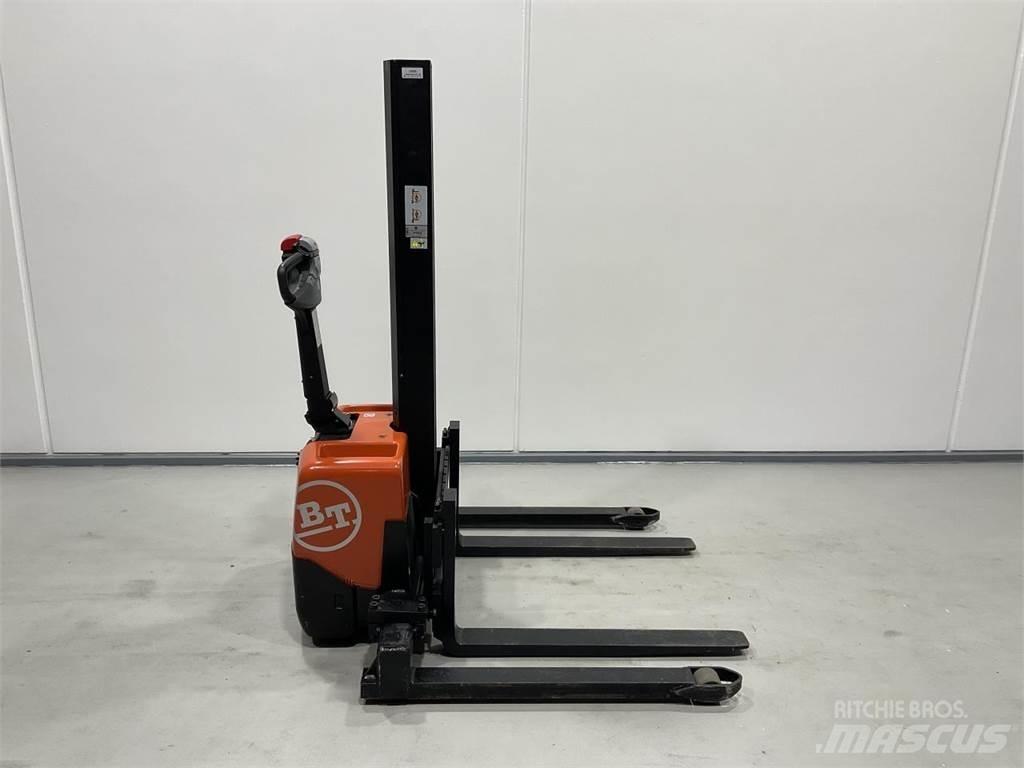 Toyota HWE100 Self propelled stackers