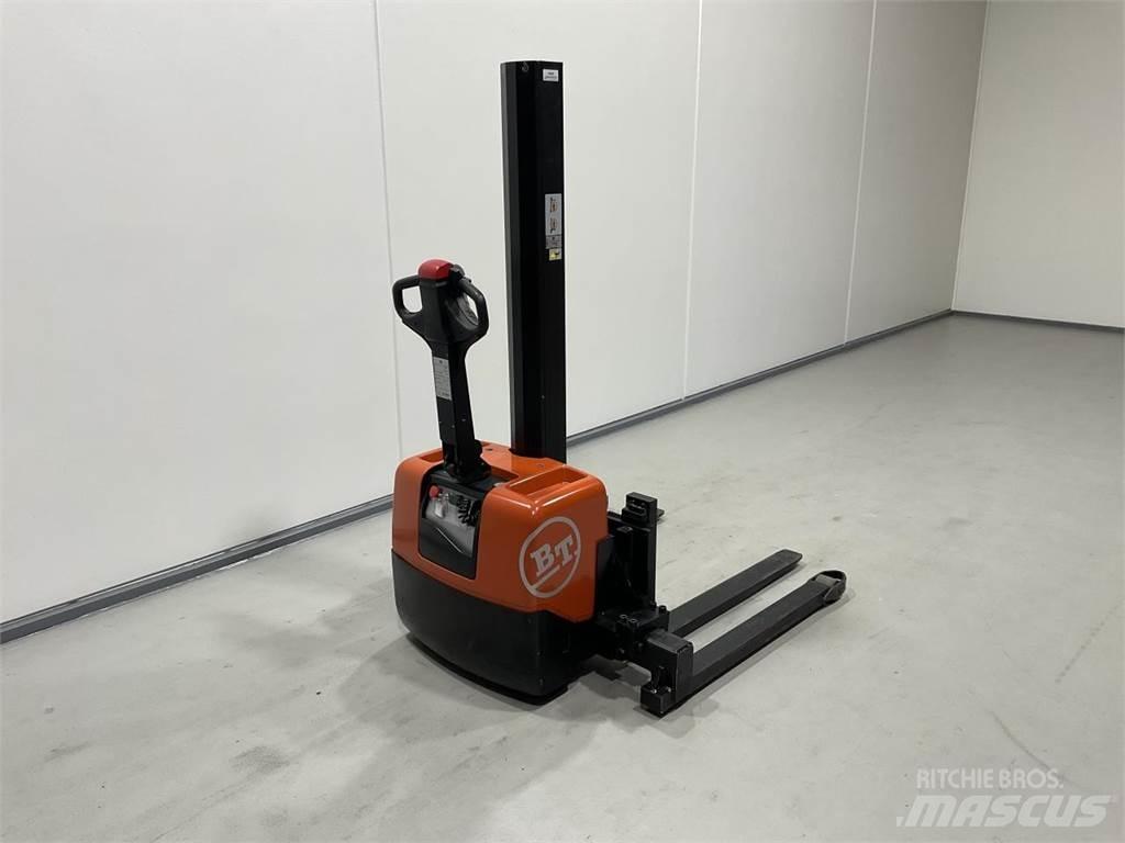 Toyota HWE100 Self propelled stackers