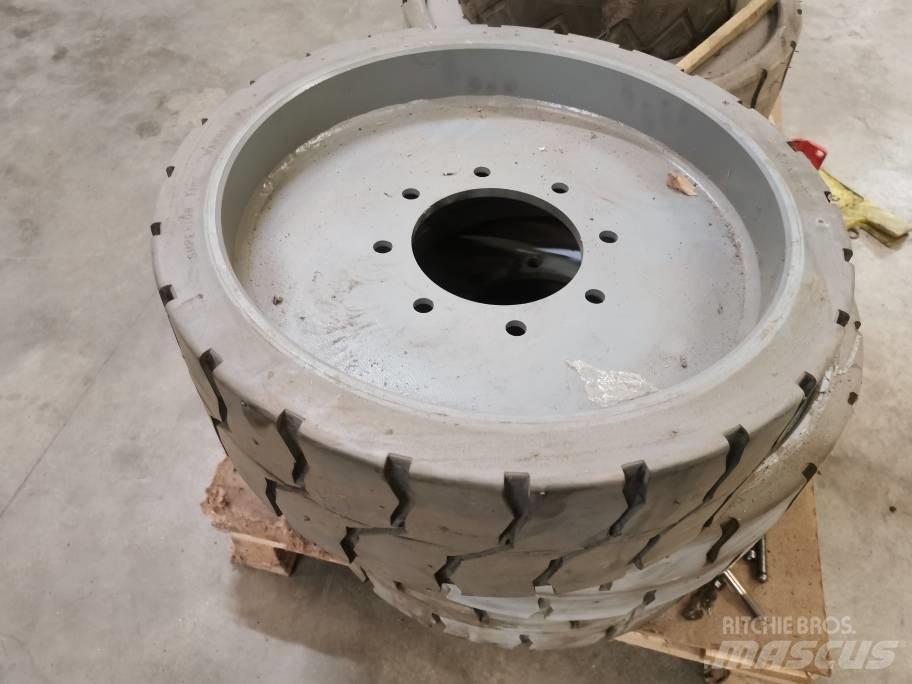 JLG E 300 AJP Tyres, wheels and rims