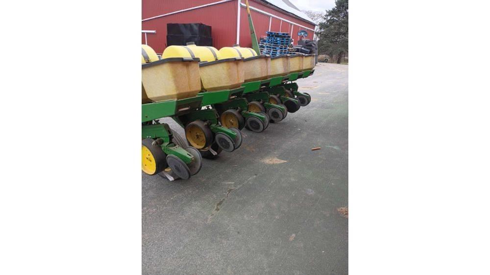 John Deere 7000 Planters