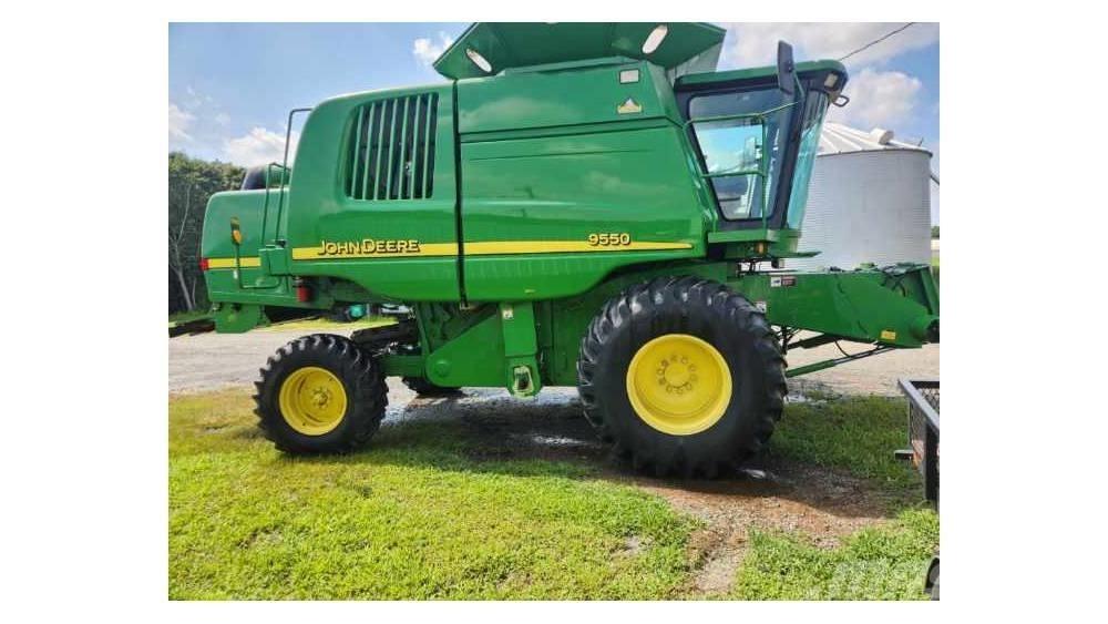 John Deere 9550 Combine harvesters