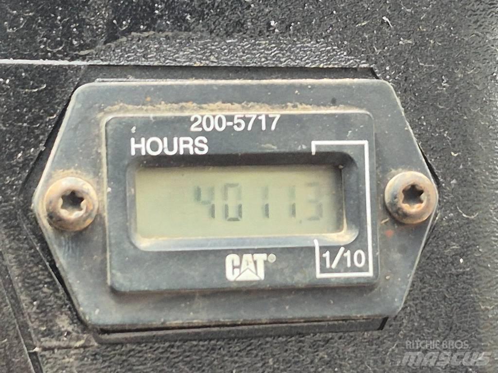 CAT 236 B Skid steer loaders