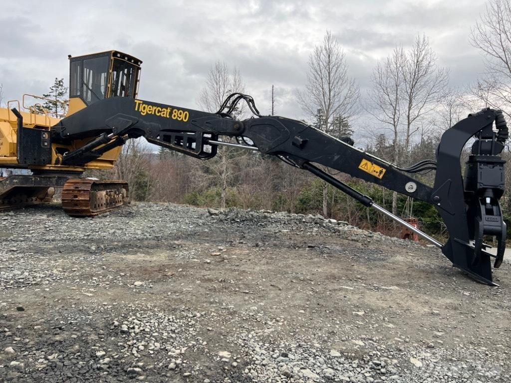Tigercat 890 Knuckle boom loaders