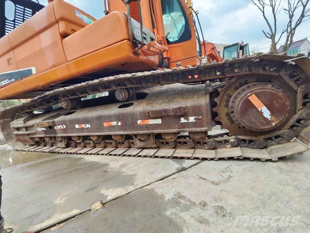 Doosan DX 300 LC Crawler excavators