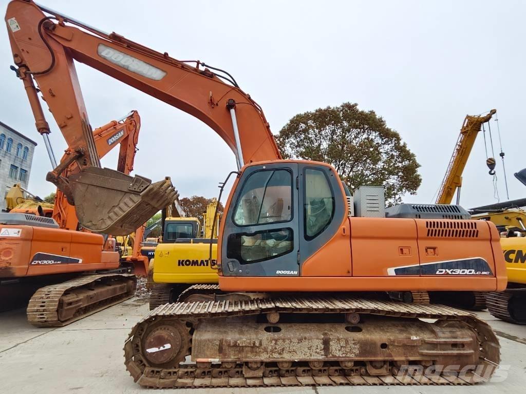 Doosan DX 300 LC Crawler excavators