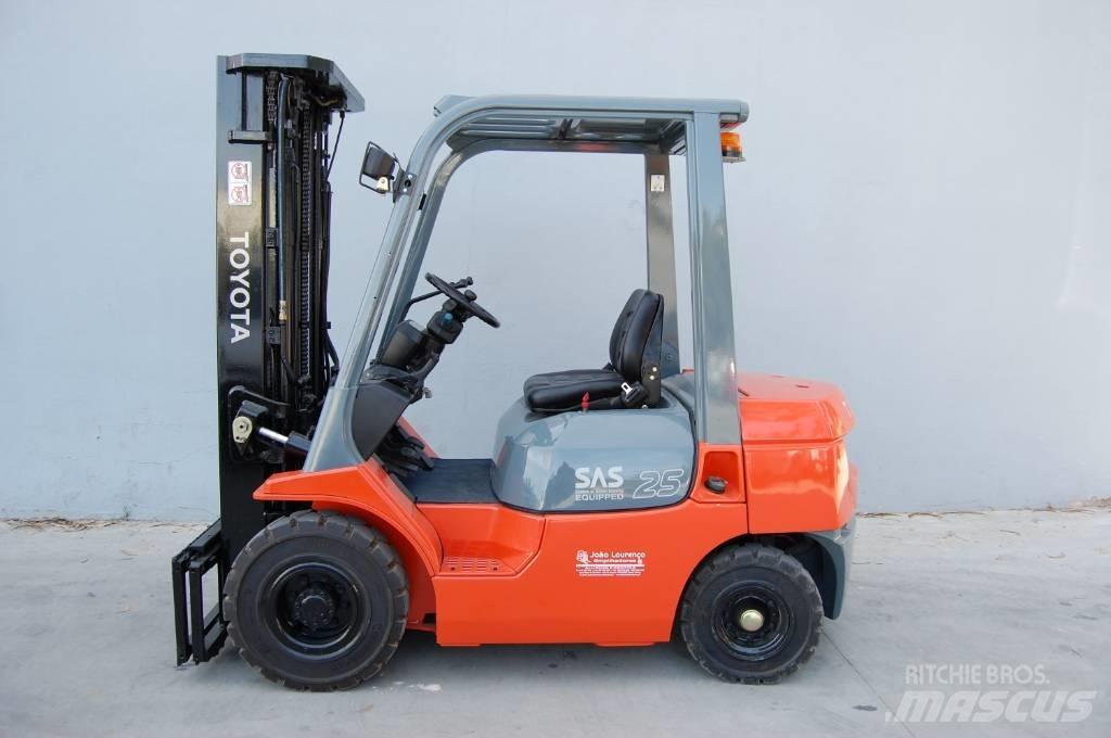 Toyota 7 FD 25 Diesel trucks