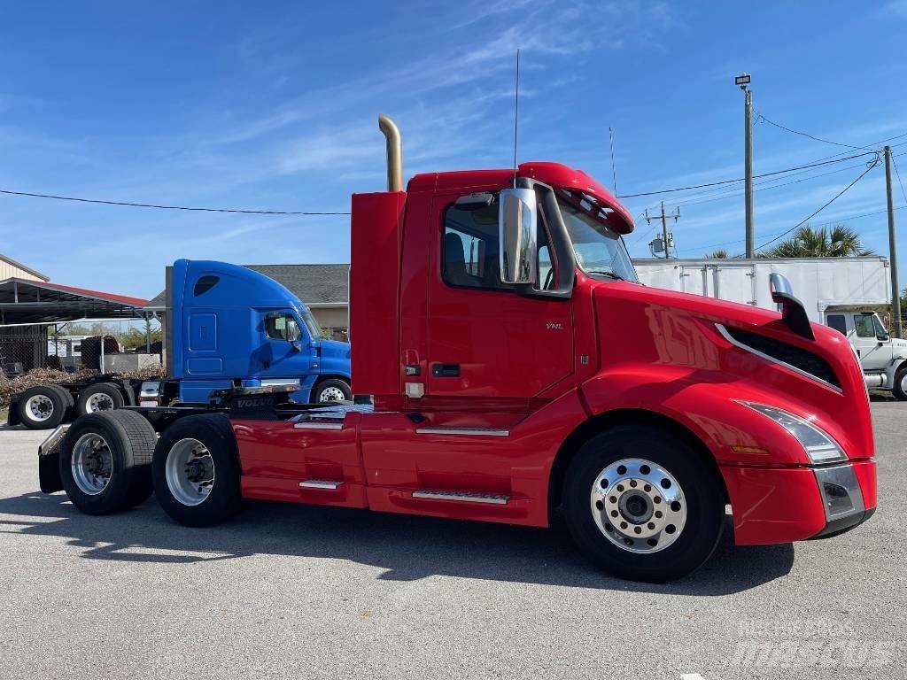 Volvo VNL64T300 Prime Movers
