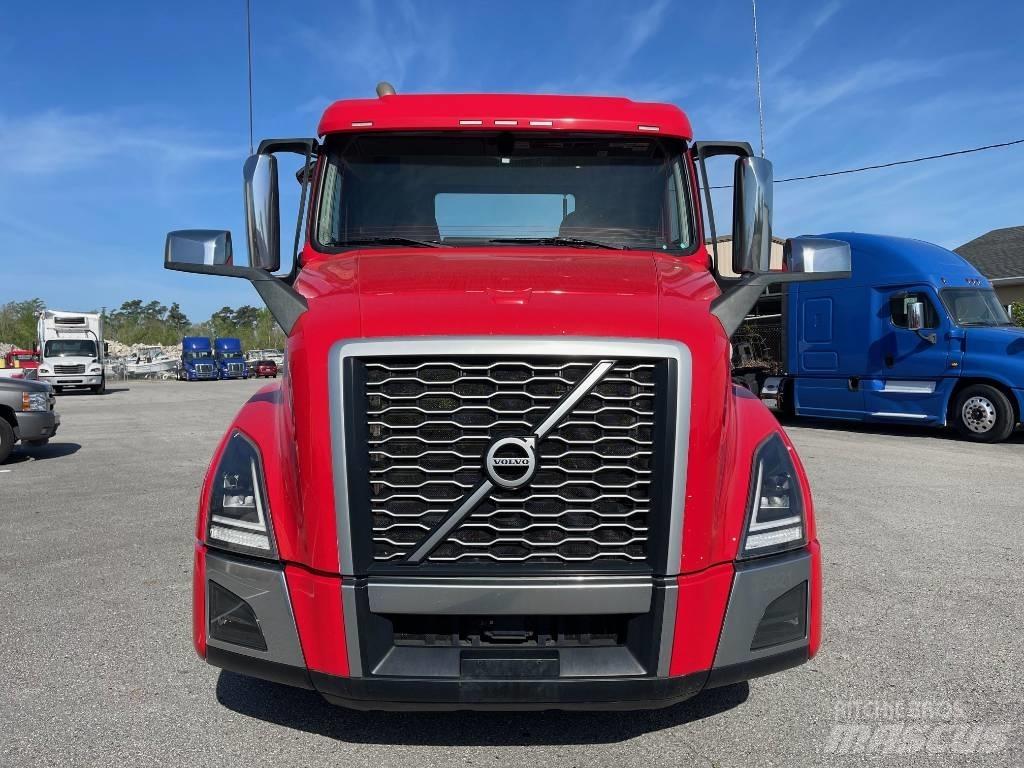 Volvo VNL64T300 Prime Movers